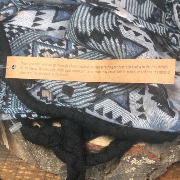 D&Y figure 8 neck scarf - Picture 5 of 7